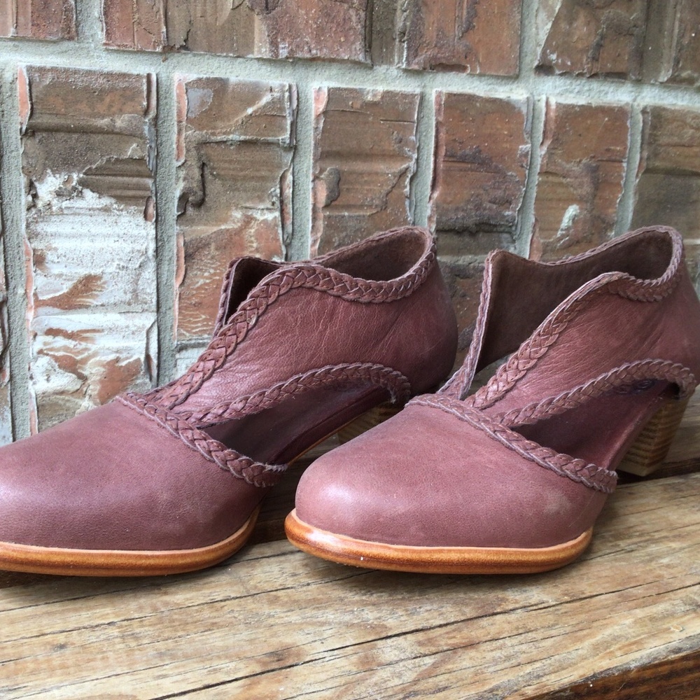 Bali Elf Spirit Walker Booties, size 8